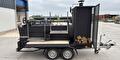 BBQ smoker aangepast met parrilla grill en houtopslag